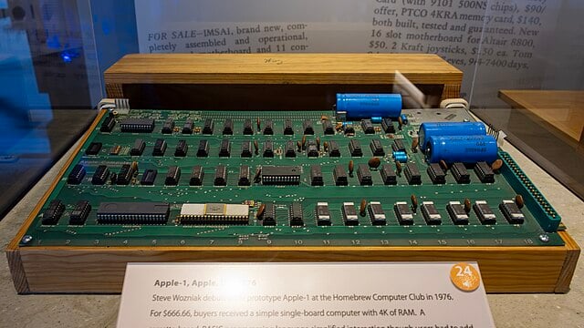 Apple I – 1976