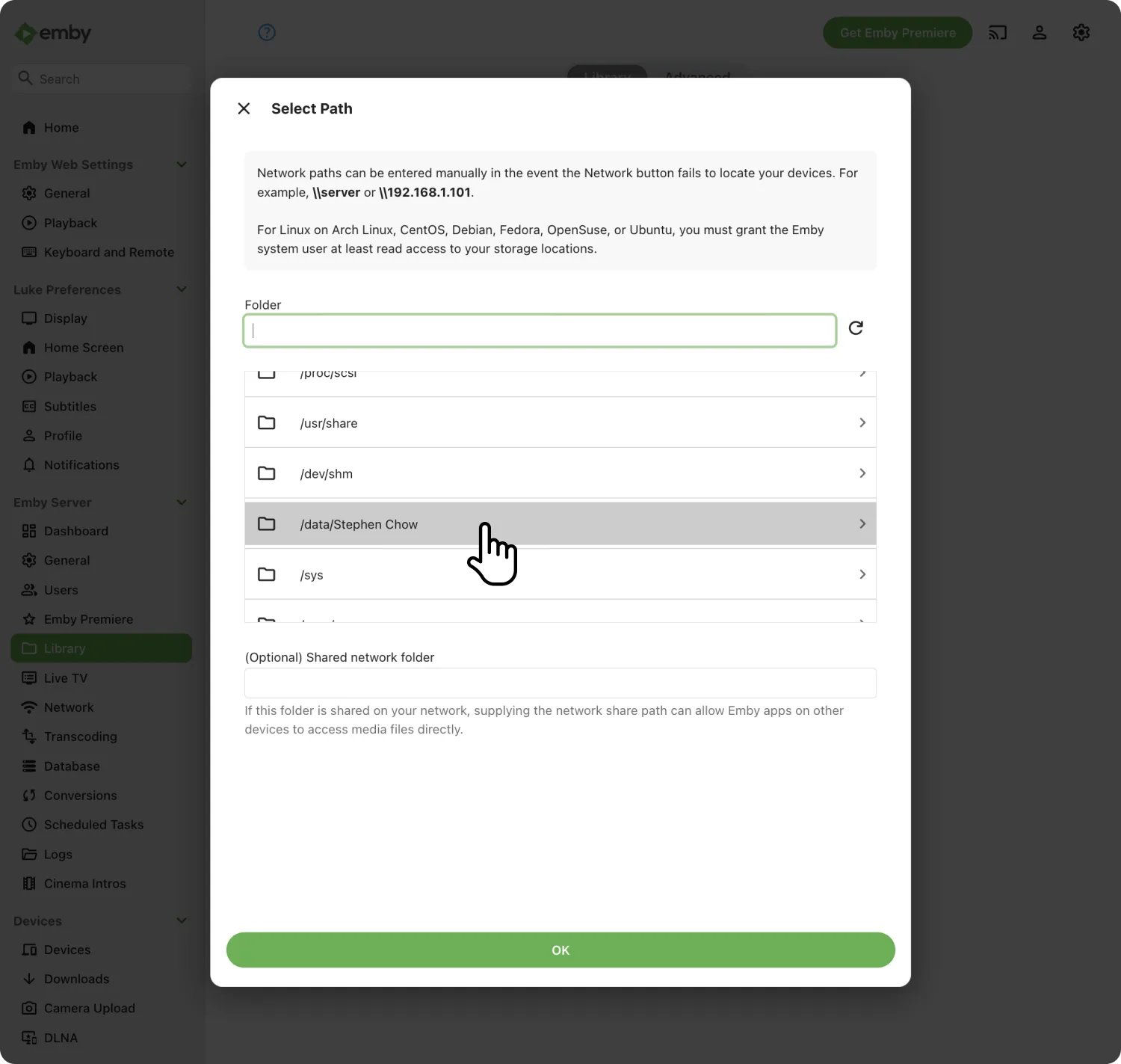 新しいマウントを含むコンテナフォルダがリストされた Emby Select Path ダイアログ