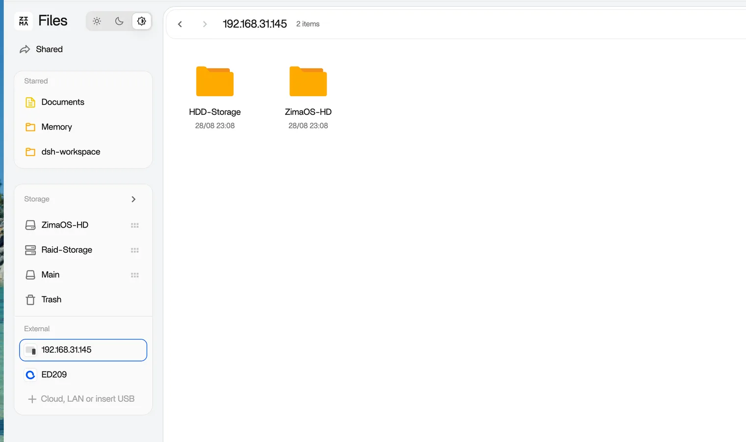 Files de ZimaOS mostrando el otro NAS conectado con sus directorios compartidos