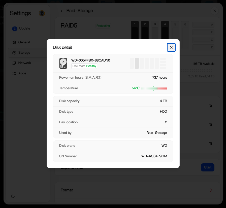 ZimaOS storage status page showing array health, available capacity, and read and write speeds