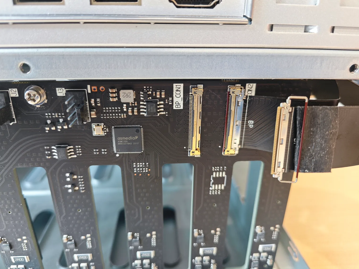 Flat-cable connectors on the backplane labeled BP CON1, 2P, and 8P