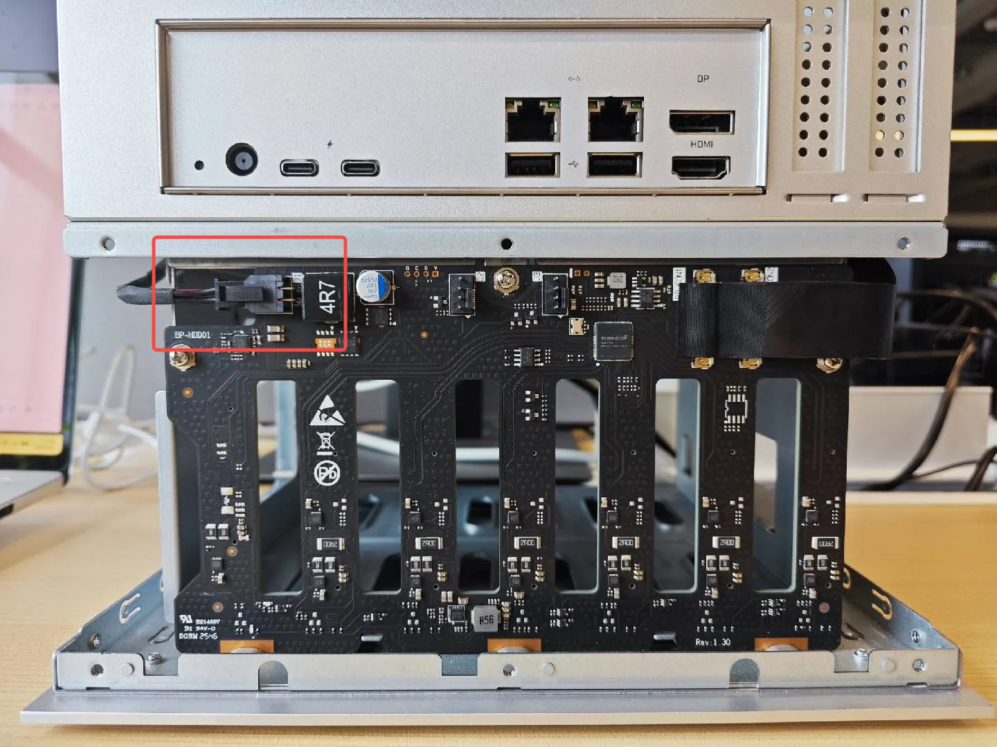 Backplane power cable marked with a red box
